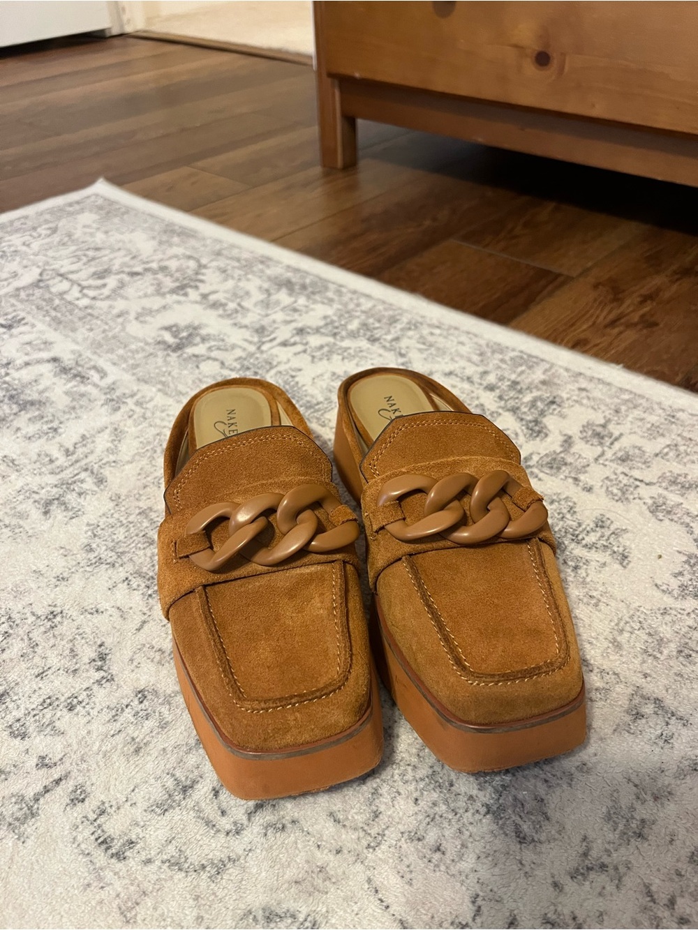 Naked Feet Elect Platform Mule
Loafers Camel Suede Chain Size 6.5